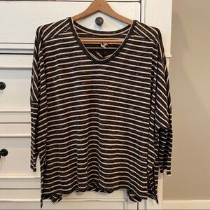 We The Free Oversized 3/4 Sleeve Split Bottom Top.  Size Medium. EUC